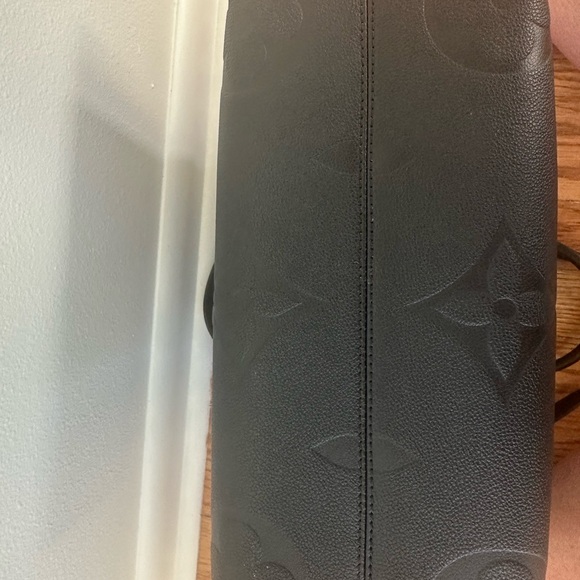 Louis Vuitton On The Go black monogram Empreinte
No Wear
Like new - Picture 14 of 14